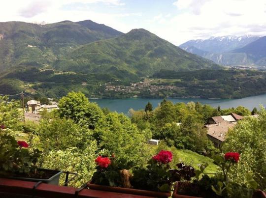 פרג'ינה ולסוגאנה B&B Alba Sul Lago מראה חיצוני תמונה